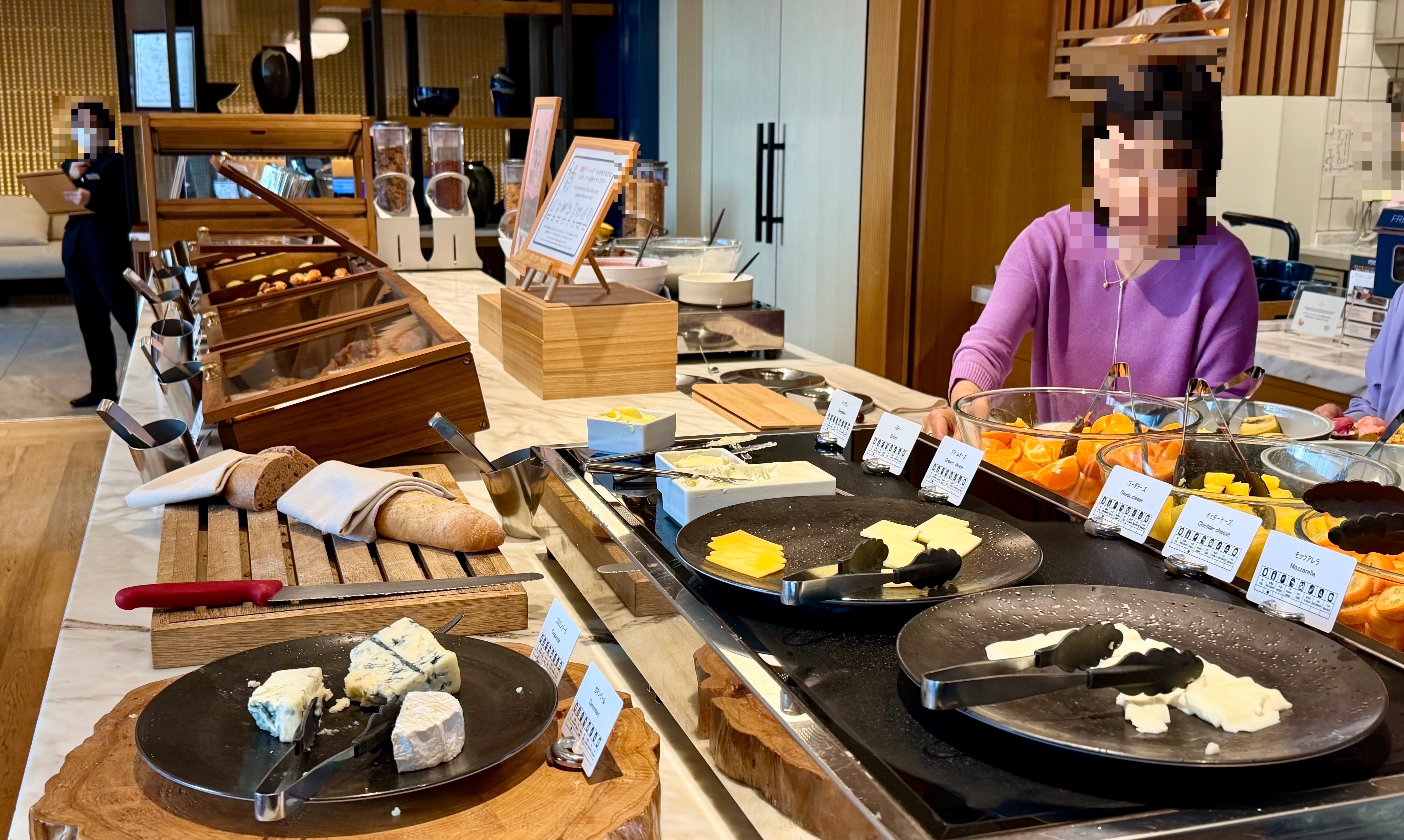 bread at breakfast venue