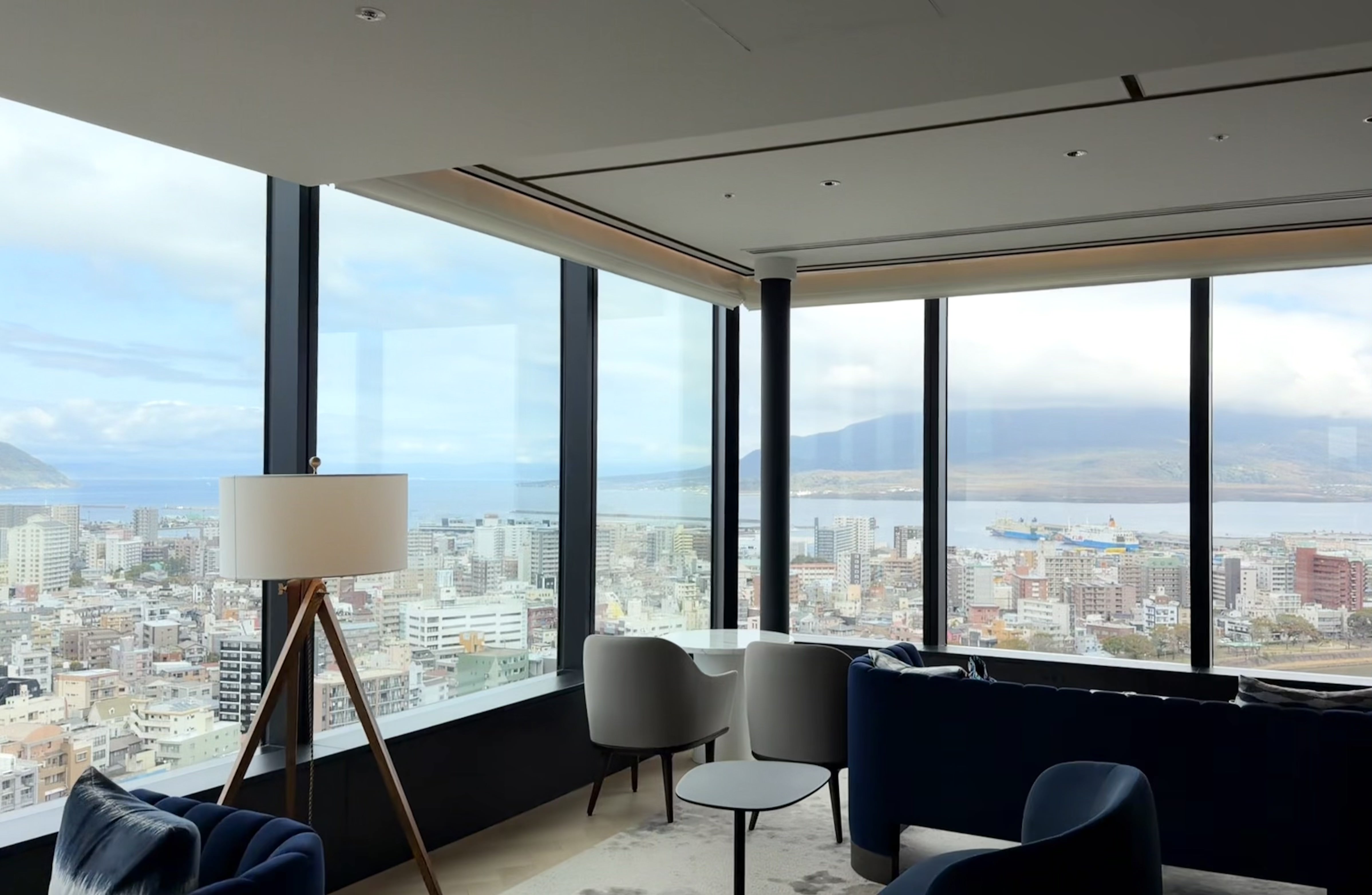 club lounge atmosphere 2